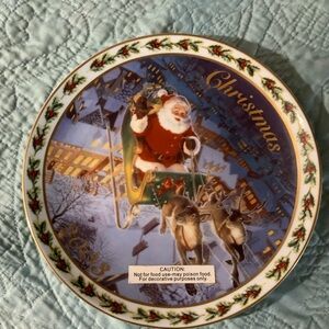 Avon Christmas Santa Decorative Plate 2003